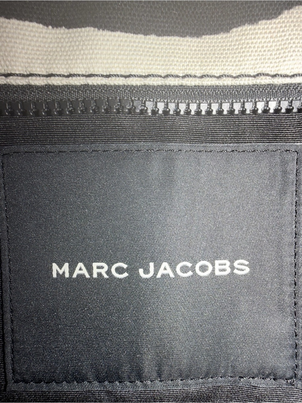 🦓 RARE Marc Jacobs Zebra Medium Tote ❤️ NWT DISCONTINUED Y2K Style ✨ - Picture 10 of 16